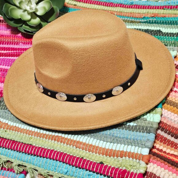Hat. Tan Felt. Faux Leather Band, Silver Conchos & Metal Studs. NWT - Picture 2 of 2